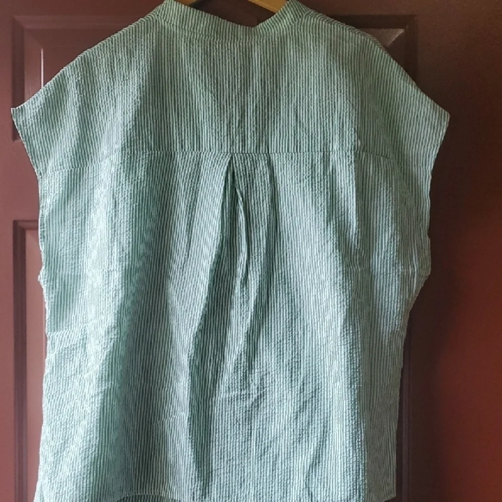 SHEIN Green and White Seersucker Striped Short Set - Picture 11 of 12